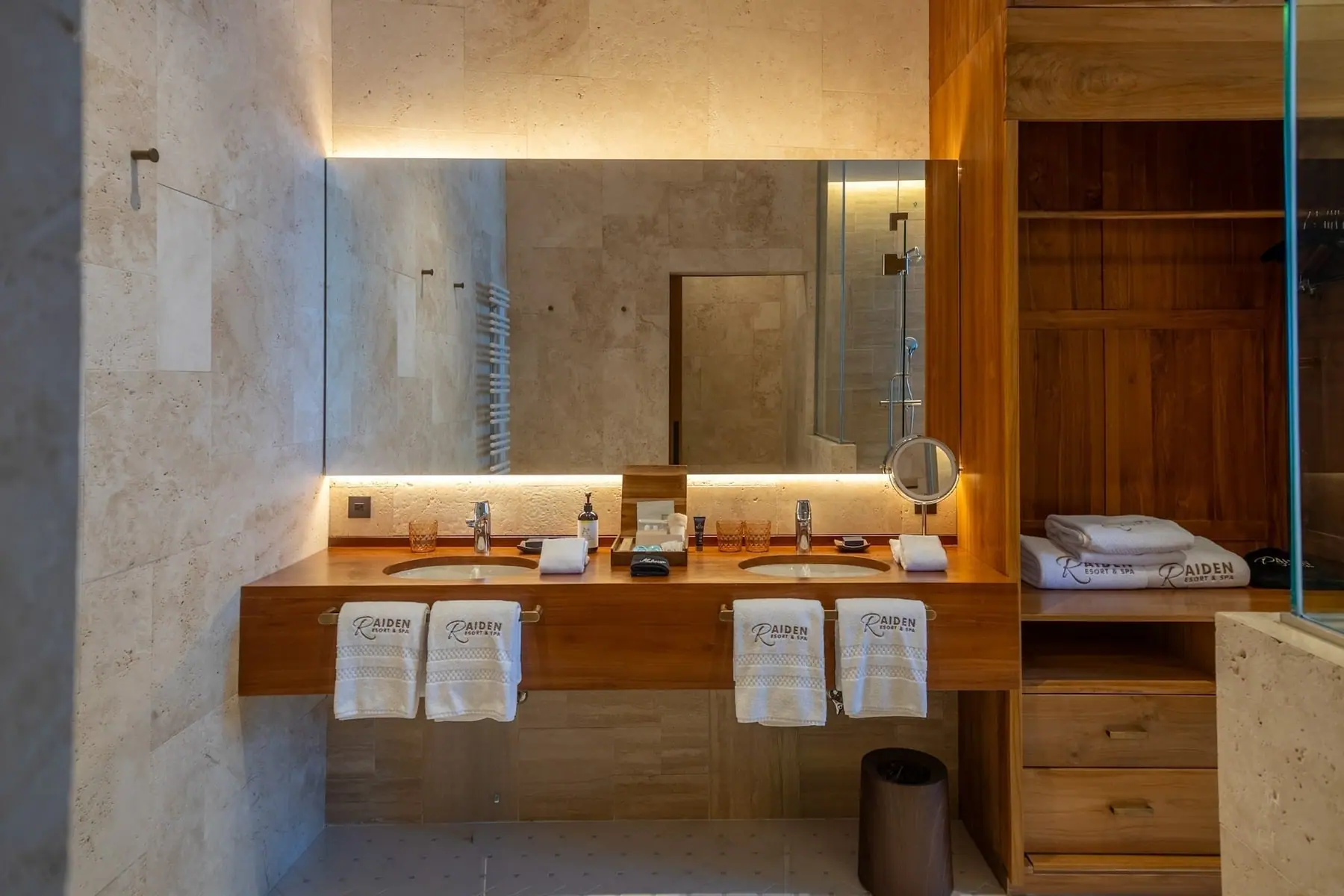 Coastal Grand Suite 4